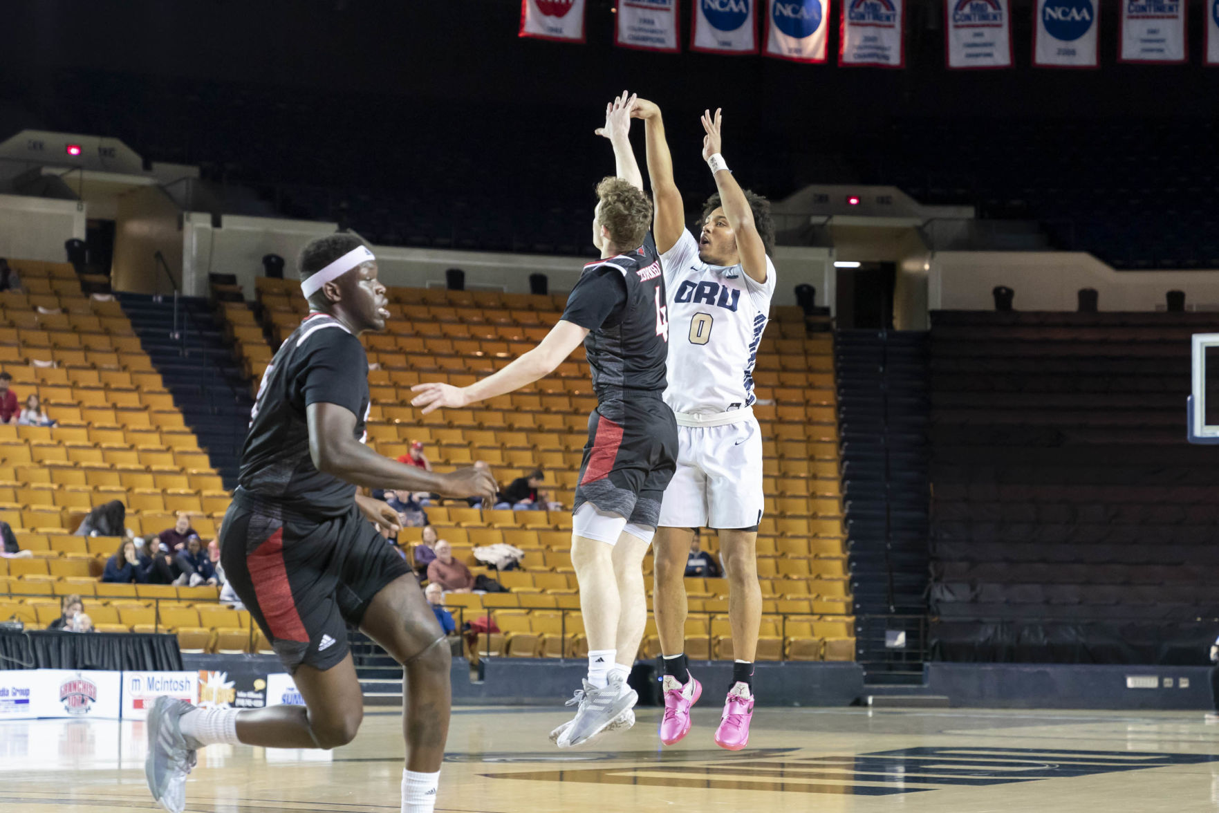 Oral Roberts University faces Omaha - Men's Basketball